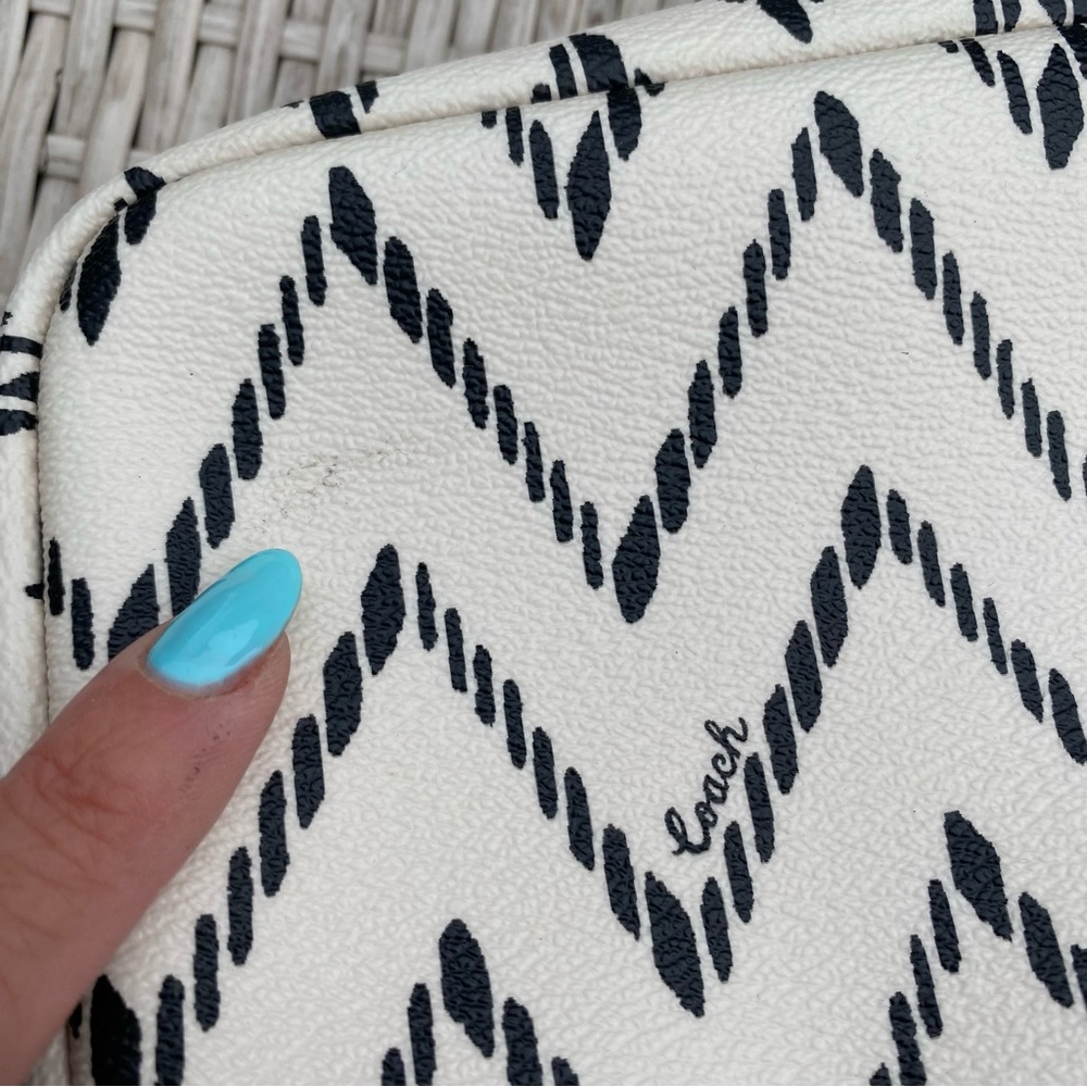 NWT Coach Cosmetic Case Geometric Chevron Pattern - Picture 2 of 5